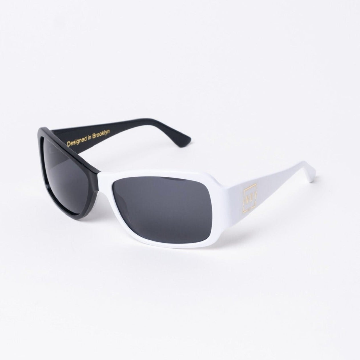Maui / Black + White