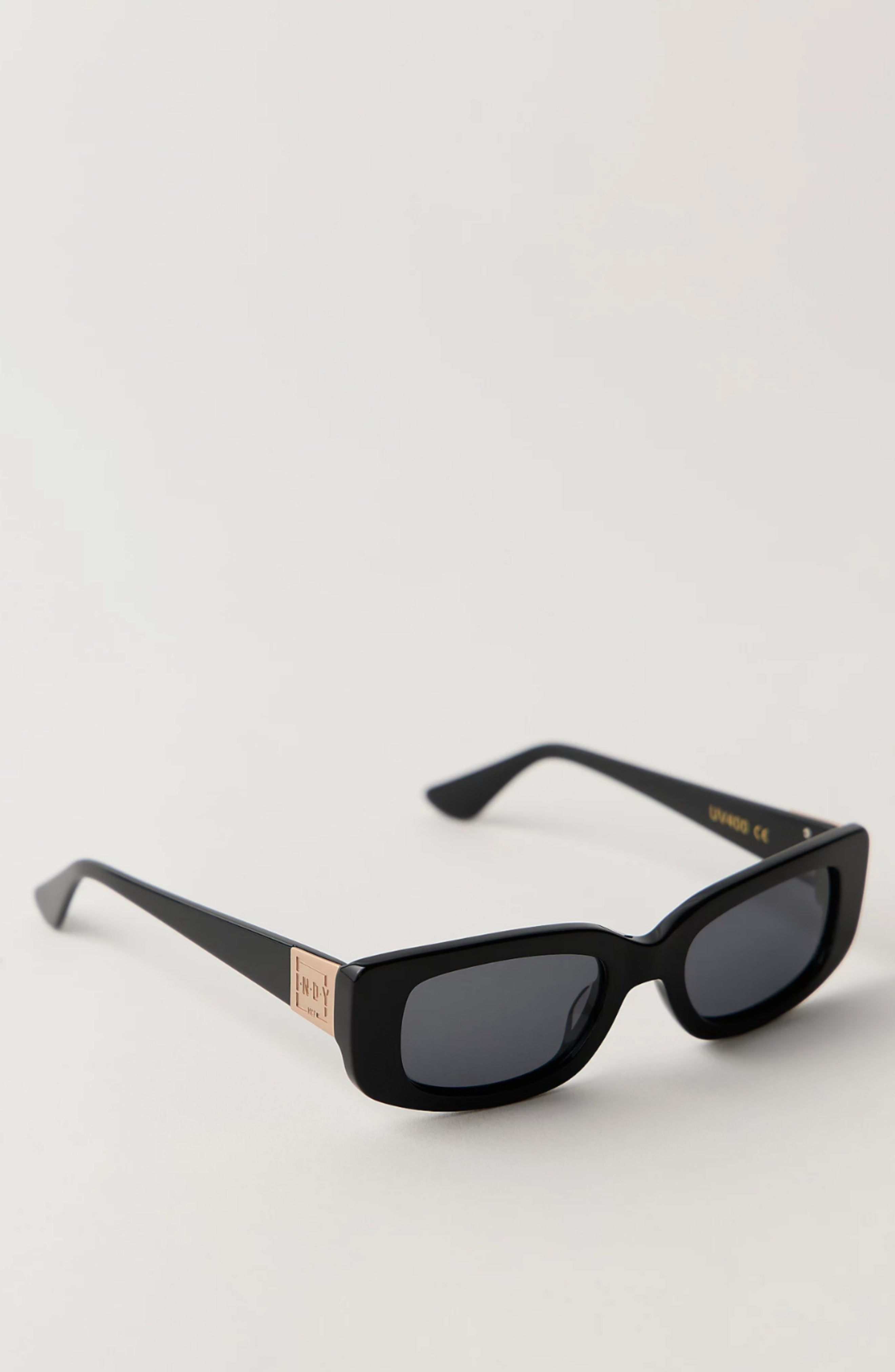 Work It! Black Uni-Sex Oval Sunglasses | Le Specs Work It! Black Uni-Sex Oval Sunglasses | Le Specs